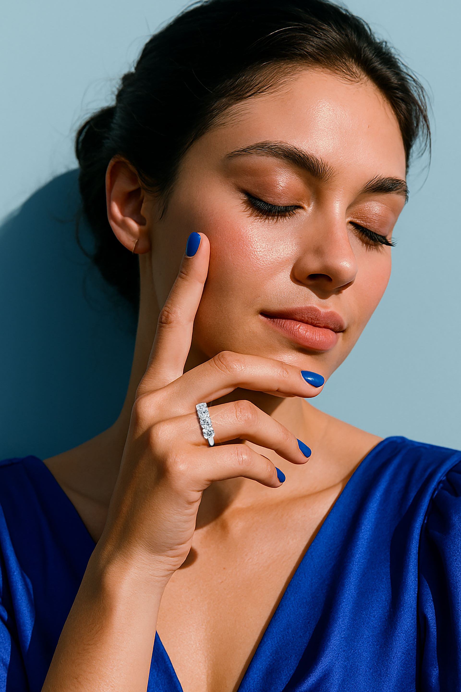 Adorning a graceful hand, this белое золото Five Crown ring—with 2.50 carats total and five 0.50‐carat diamonds set in four prongs—is elegantly showcased on her finger. The image highlights the ring’s delicate design and radiant band, merging style with artistry. Incorporating varied Украшения terms—ring, band, Ювелирные изделия, and ornament—it is also recognized as Five Crown Ring, Five Stone Ring, Quintet Diamond Ring, Five Gem Ring, Crowned Five Ring, and Penta Stone Ring. Keywords: elegance, luxury.