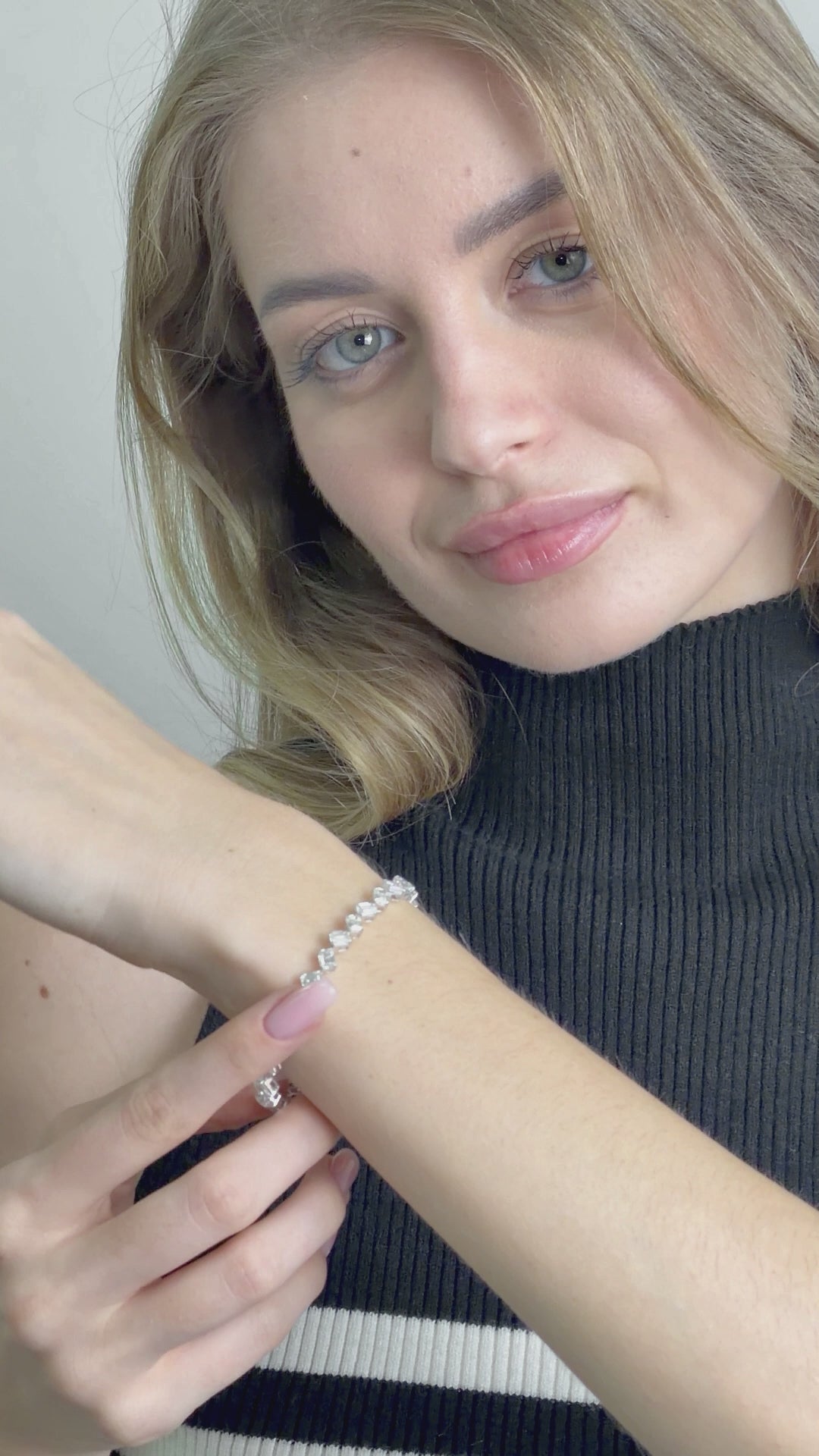 Emerald Diamond Bracelet video 11.20 carat total 28 GIA certified D-F color VVS-VS clarity emerald cut diamonds white gold craftsmanship
